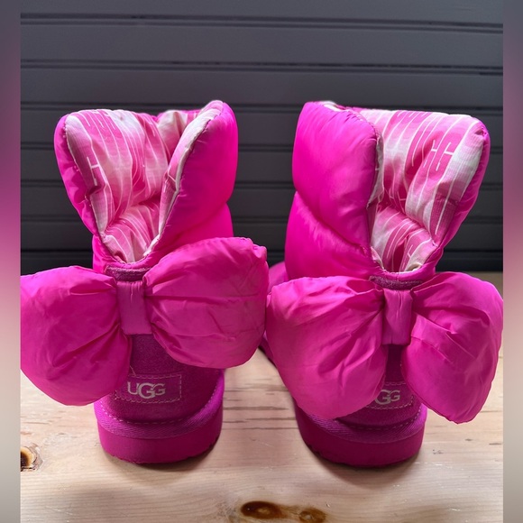 UGG girls bailey bow maxi boots size 3 US 1130756T suede, bright pink, majenta - Picture 9 of 9